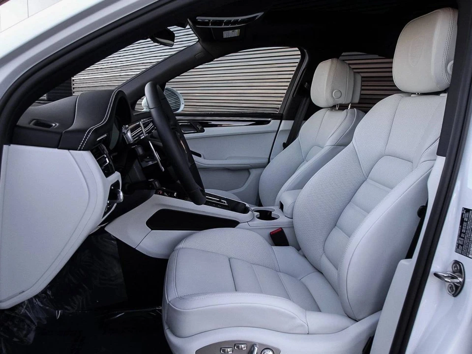 2023 Porsche Macan T - Image 5 of 5