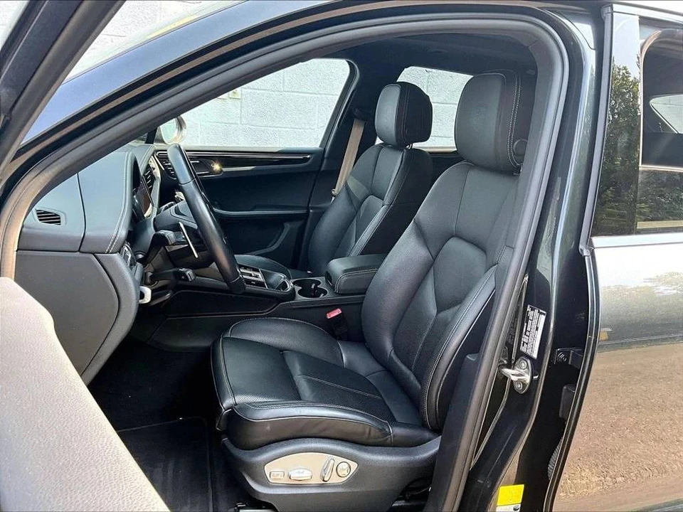 2023 Porsche Macan T - Image 5 of 5