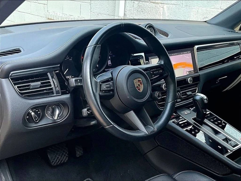 2023 Porsche Macan T - Image 4 of 5