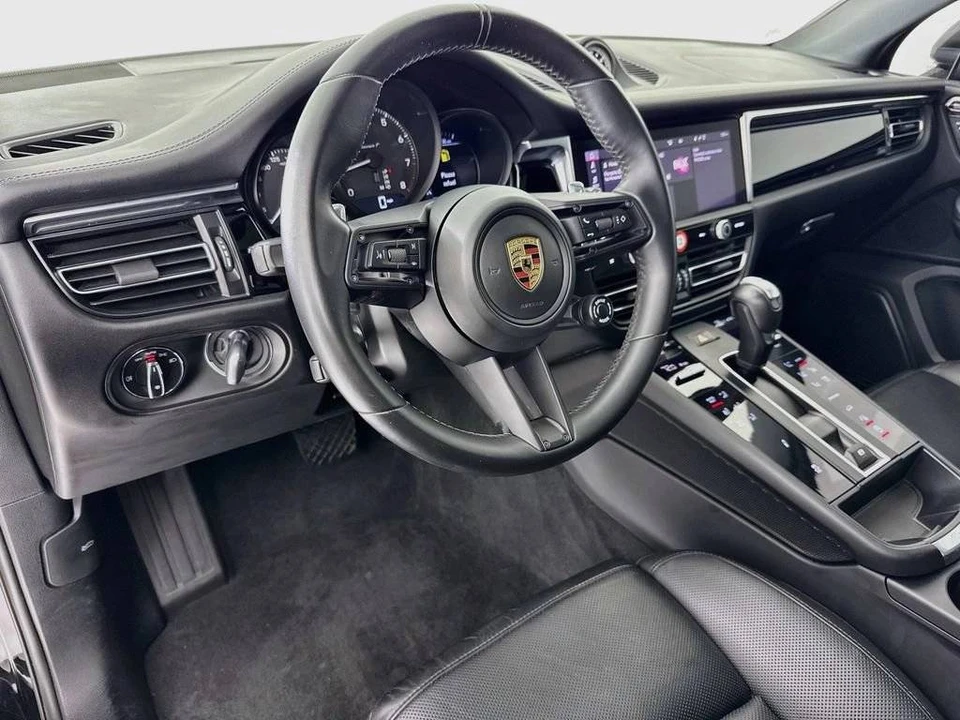 2023 Porsche Macan T - Image 4 of 5