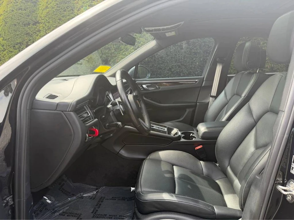 2023 Porsche Macan T - Image 4 of 5