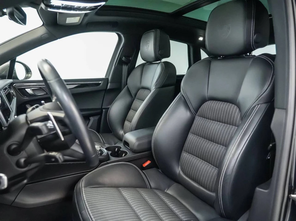 2023 Porsche Macan T - Image 5 of 5