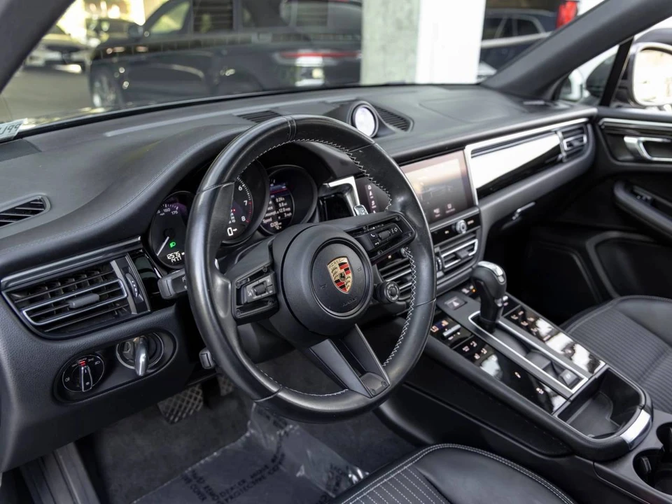 2023 Porsche Macan T - Image 4 of 5