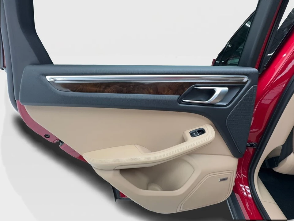 2023 Porsche Macan T - Image 26 of 31
