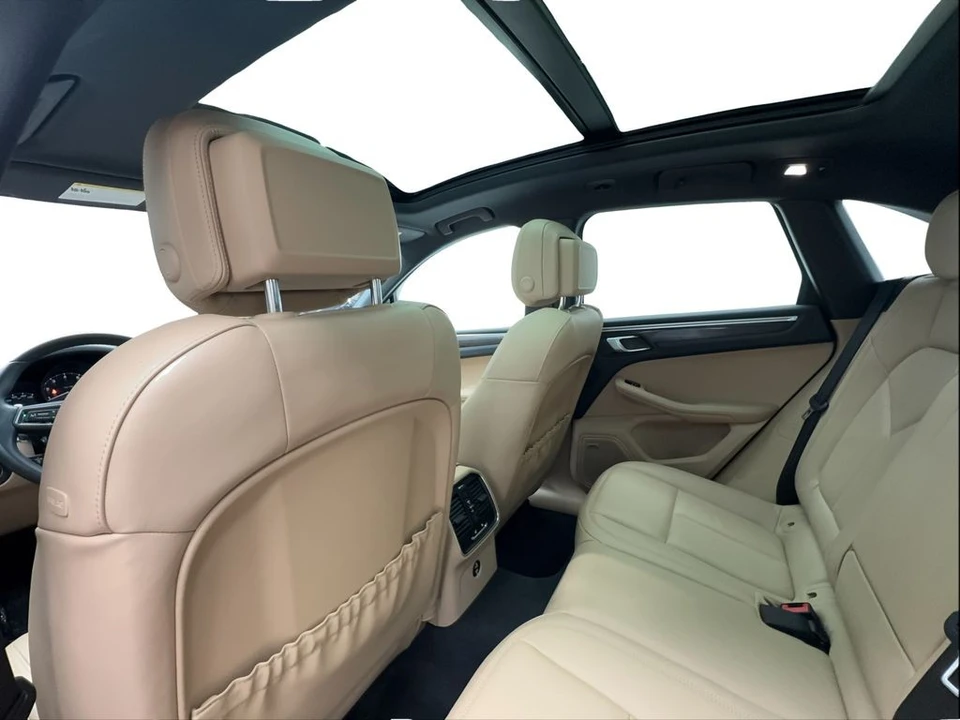 2023 Porsche Macan T - Image 24 of 31