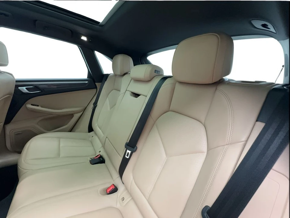 2023 Porsche - Image 25 of 31
