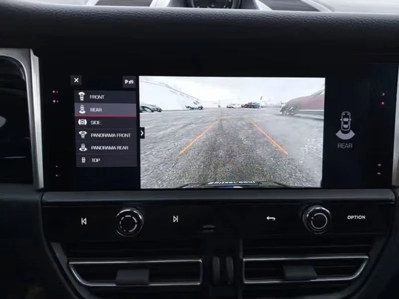 2023 Porsche Macan - Image 16 of 18