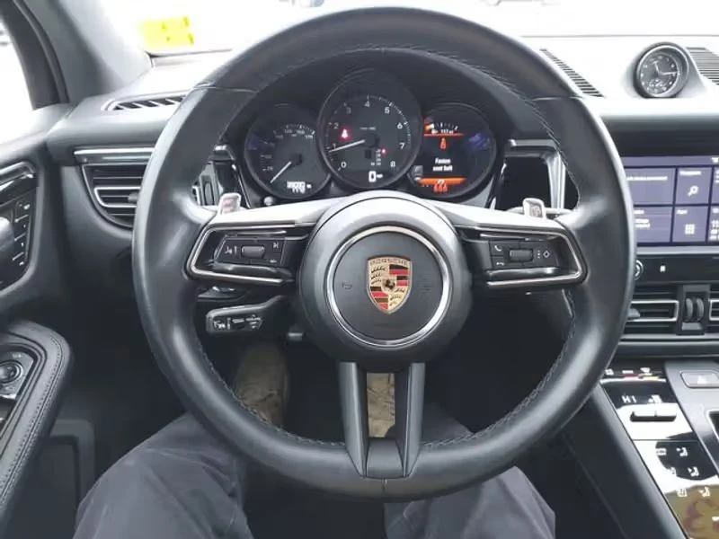 2023 Porsche Macan - Image 3 of 18