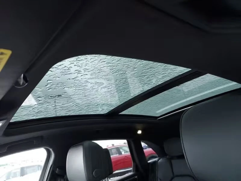 2023 Porsche Macan - Image 8 of 18