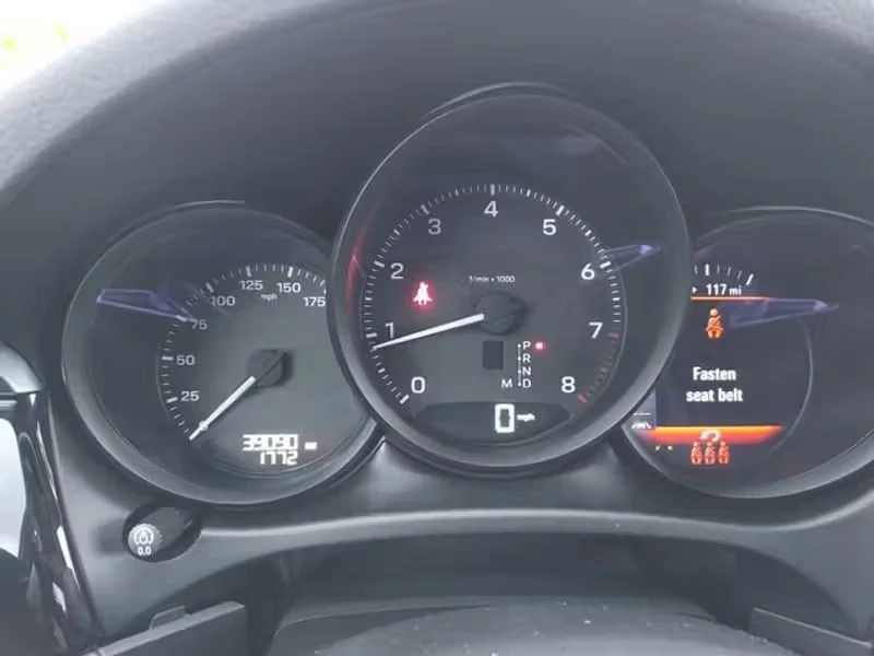 2023 Porsche Macan - Image 2 of 18