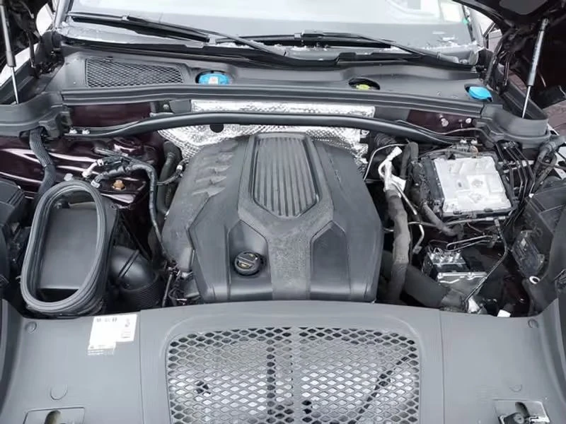 2023 Porsche Macan - Image 10 of 18