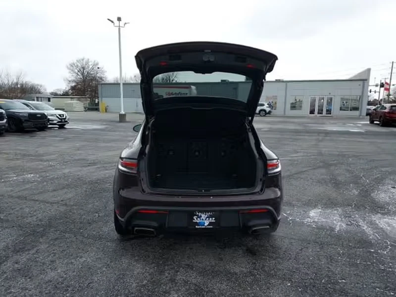 2023 Porsche Macan - Image 13 of 18