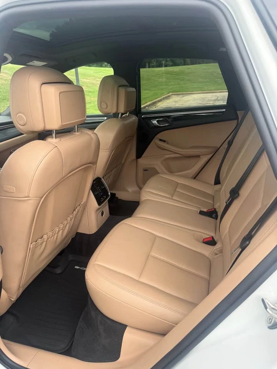 2023 Porsche Macan T - Image 4 of 11