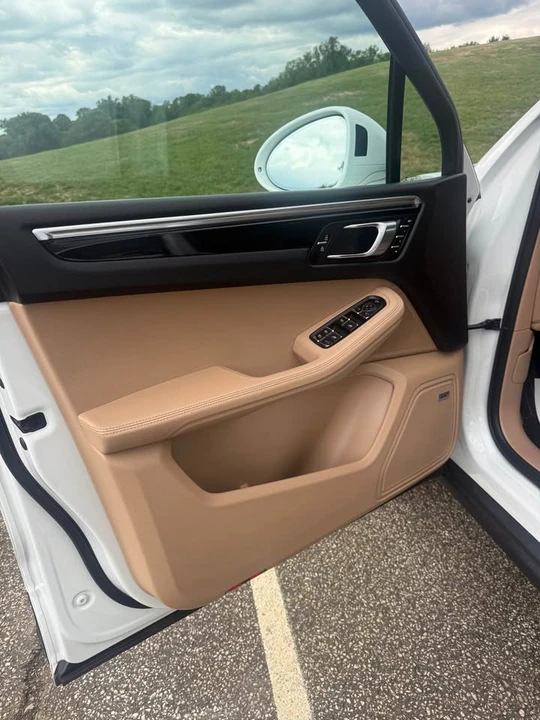 2023 Porsche Macan T - Image 6 of 11