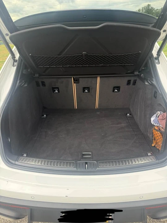 2023 Porsche Macan T - Image 10 of 11