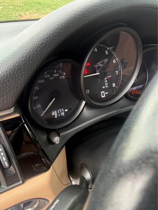 2023 Porsche Macan T - Image 5 of 11