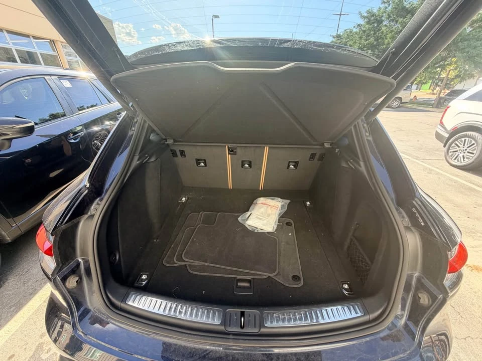2023 Porsche Macan T - Image 18 of 19