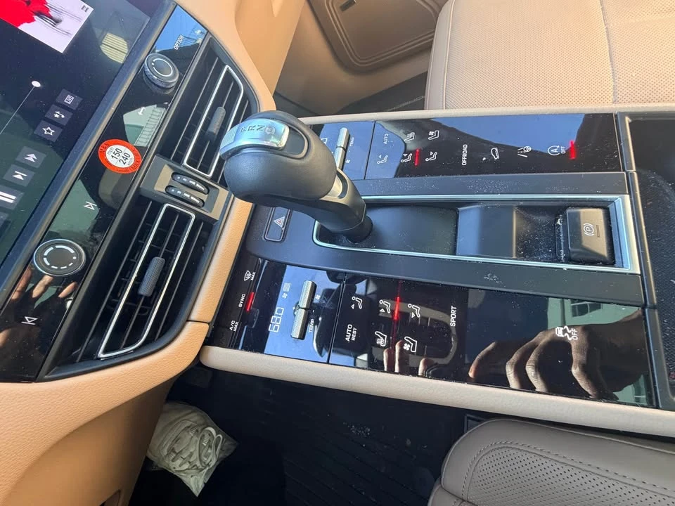 2023 Porsche Macan T - Image 12 of 19