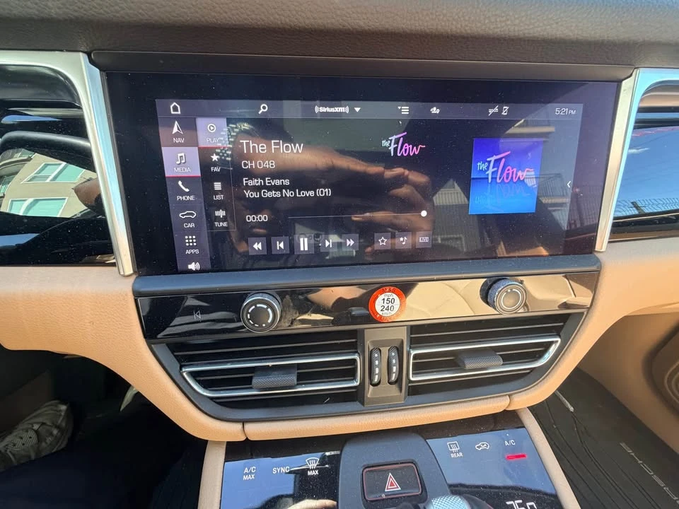 2023 Porsche Macan T - Image 11 of 19