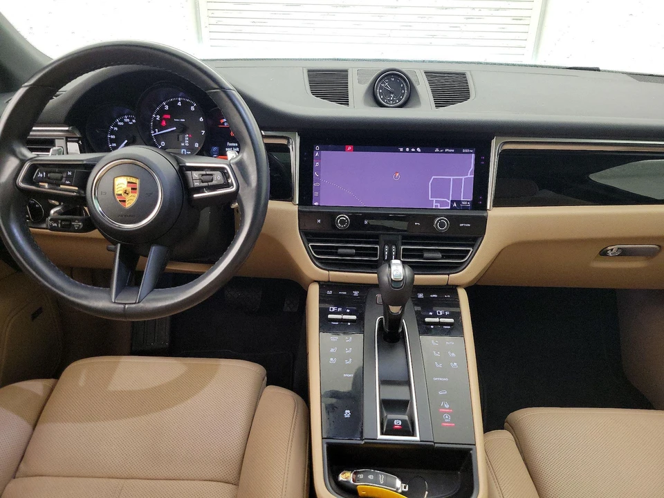 2023 Porsche Macan - Image 10 of 29