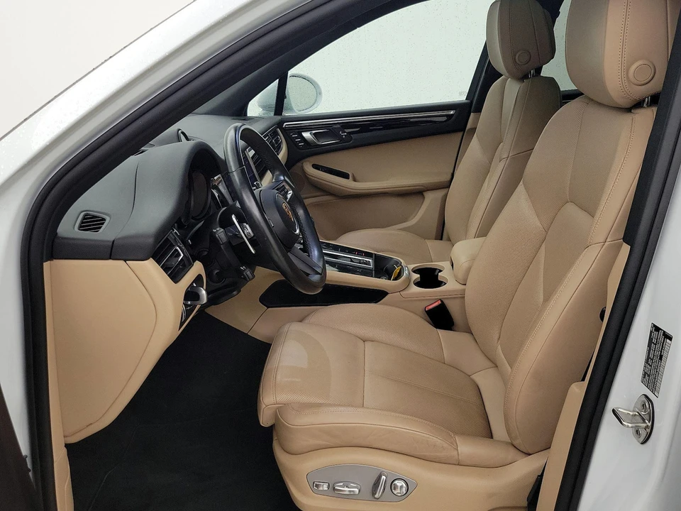2023 Porsche Macan - Image 12 of 29