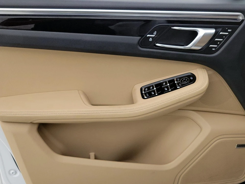 2023 Porsche Macan - Image 13 of 29
