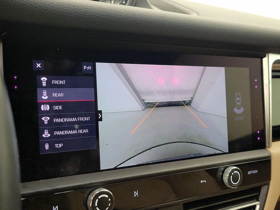 2023 Porsche Macan - Image 16 of 29