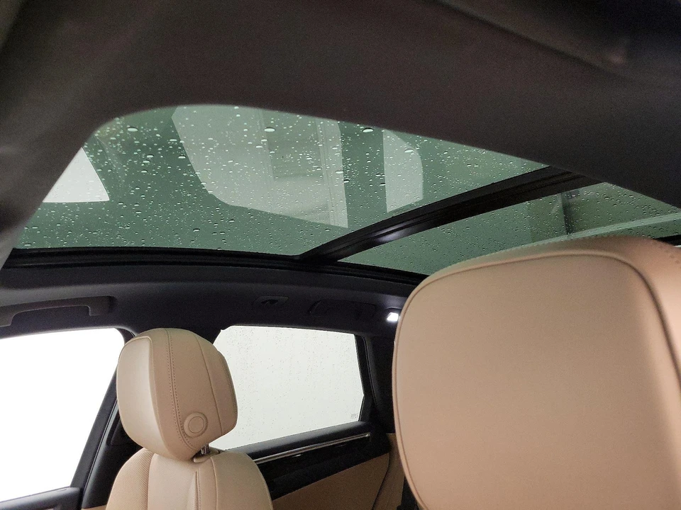 2023 Porsche Macan - Image 21 of 29