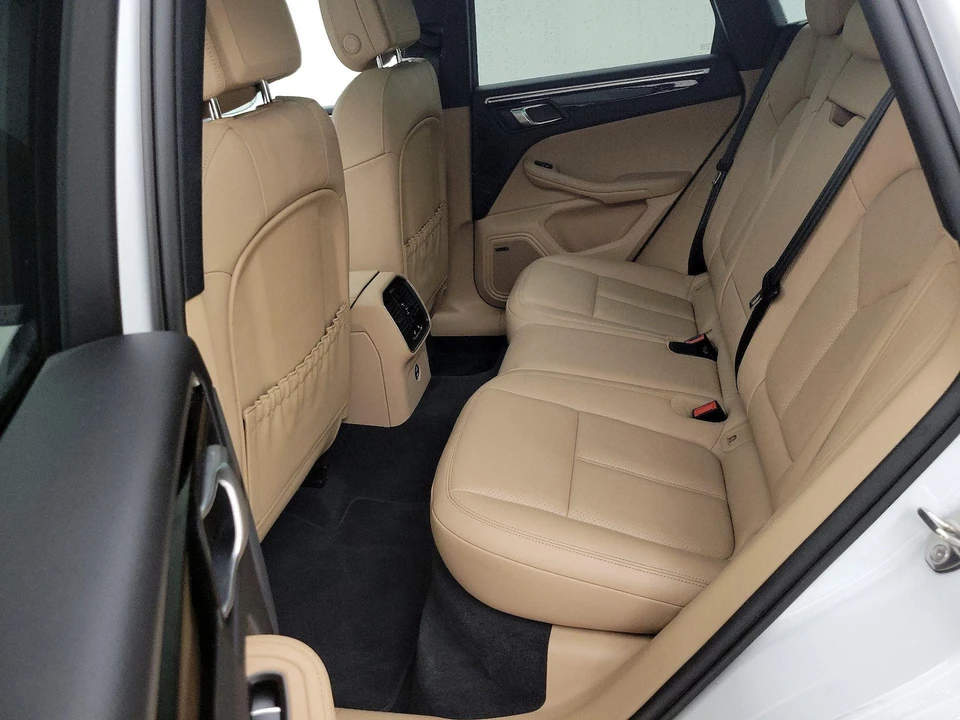 2023 Porsche Macan - Image 22 of 29