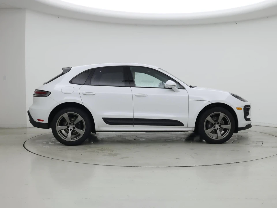2023 Porsche Macan - Image 8 of 29