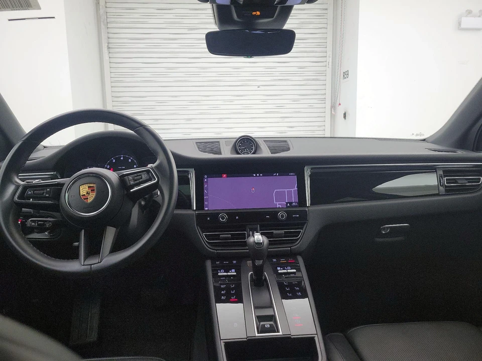 2023 Porsche Macan - Image 10 of 29