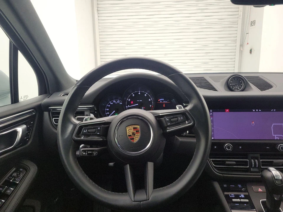 2023 Porsche Macan - Image 11 of 29