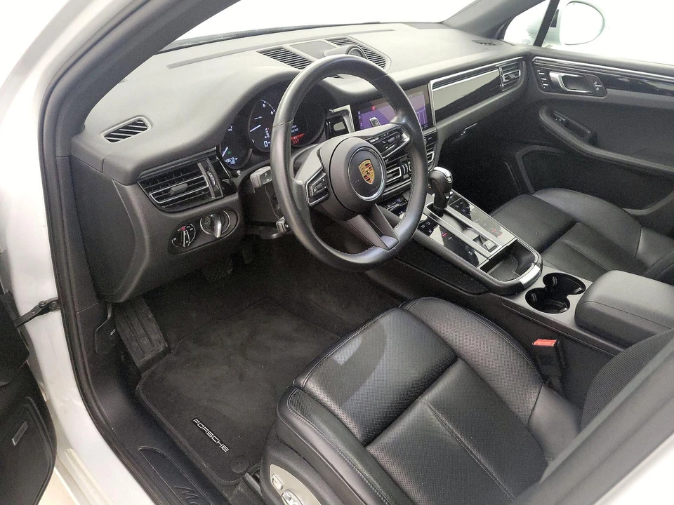 2023 Porsche Macan - Image 12 of 29