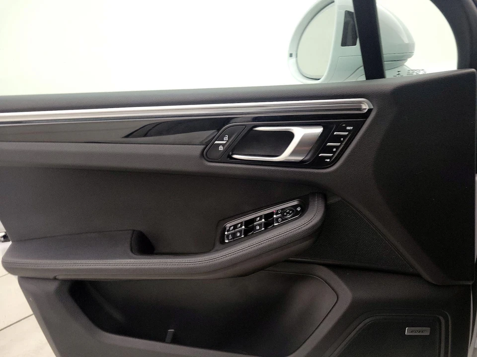 2023 Porsche Macan - Image 13 of 29