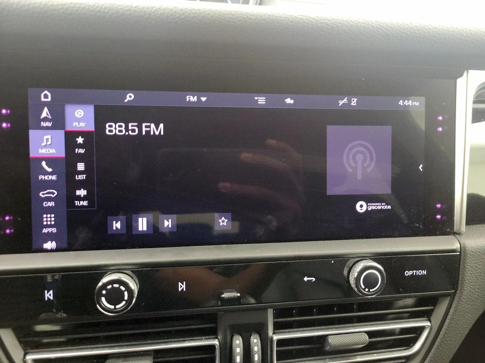 2023 Porsche Macan - Image 17 of 29