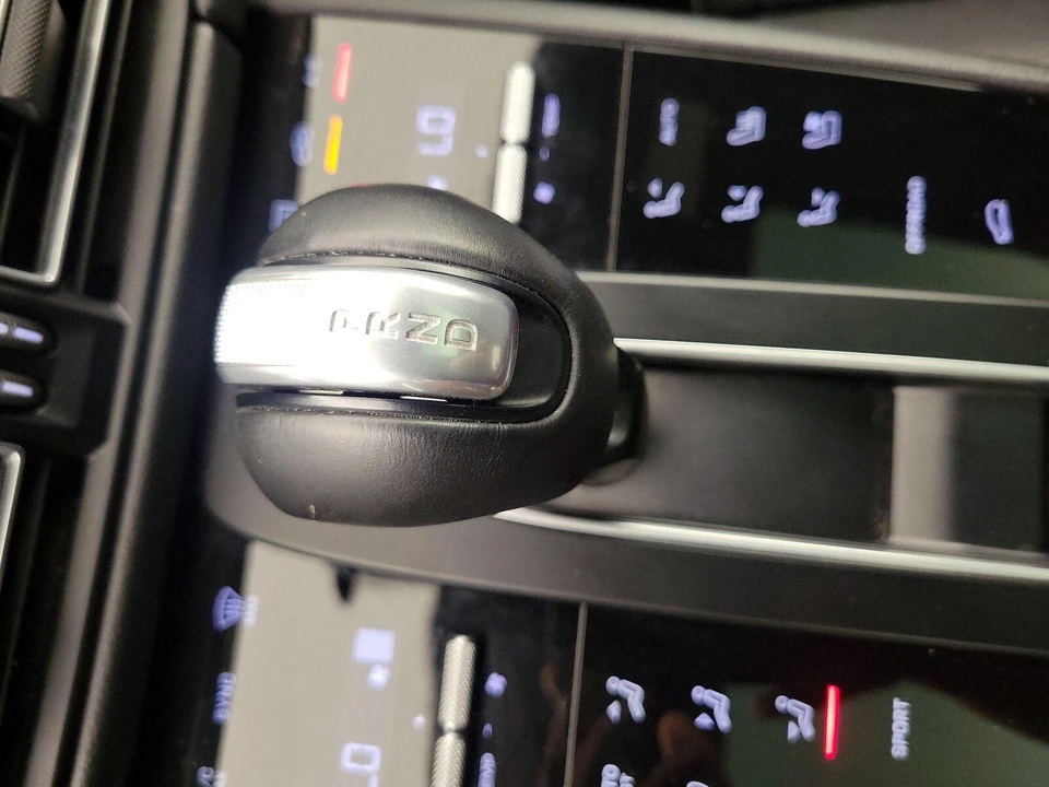 2023 Porsche Macan - Image 19 of 29