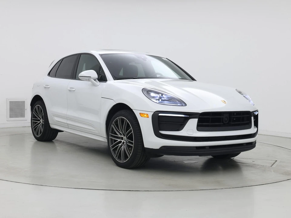 2023 Porsche Macan - Image 2 of 29