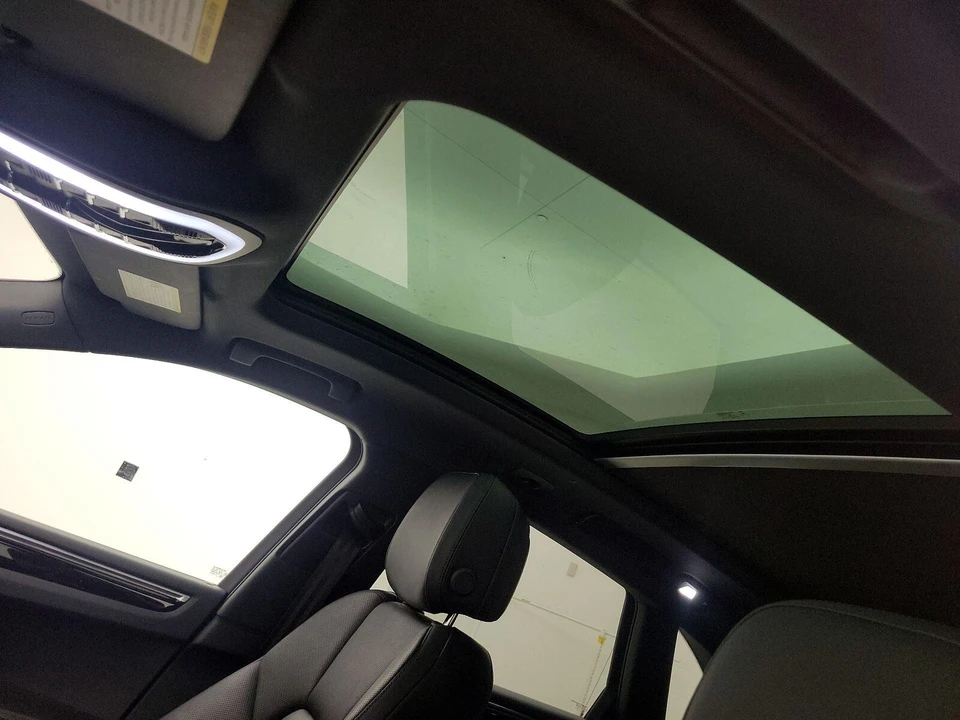 2023 Porsche Macan - Image 21 of 29