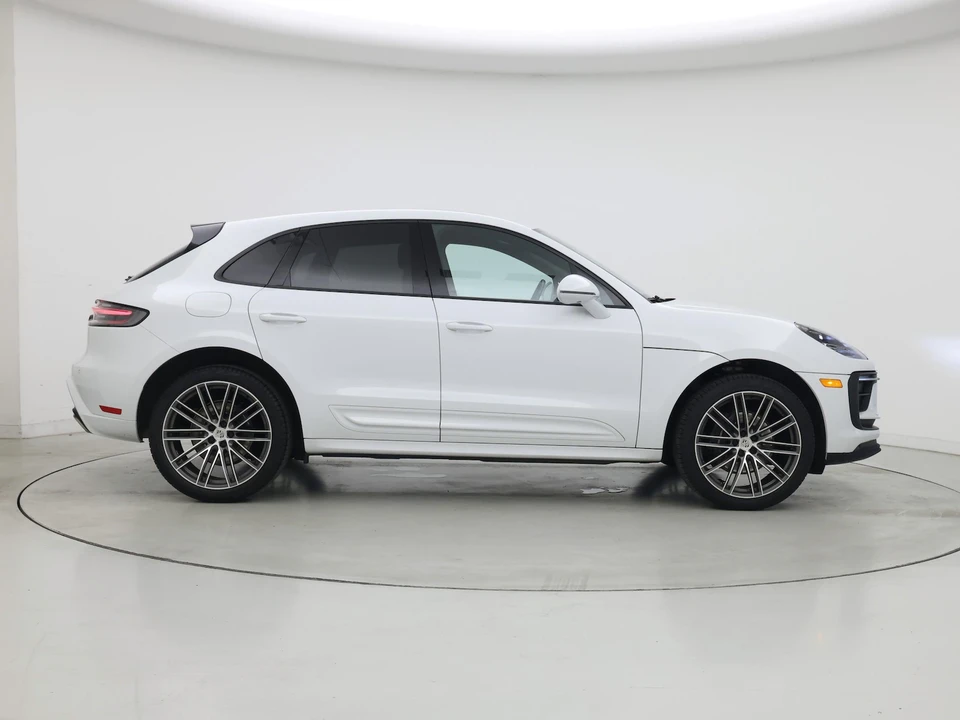 2023 Porsche Macan - Image 8 of 29