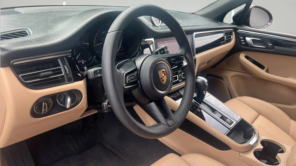 2023 Porsche Macan T - Image 4 of 5