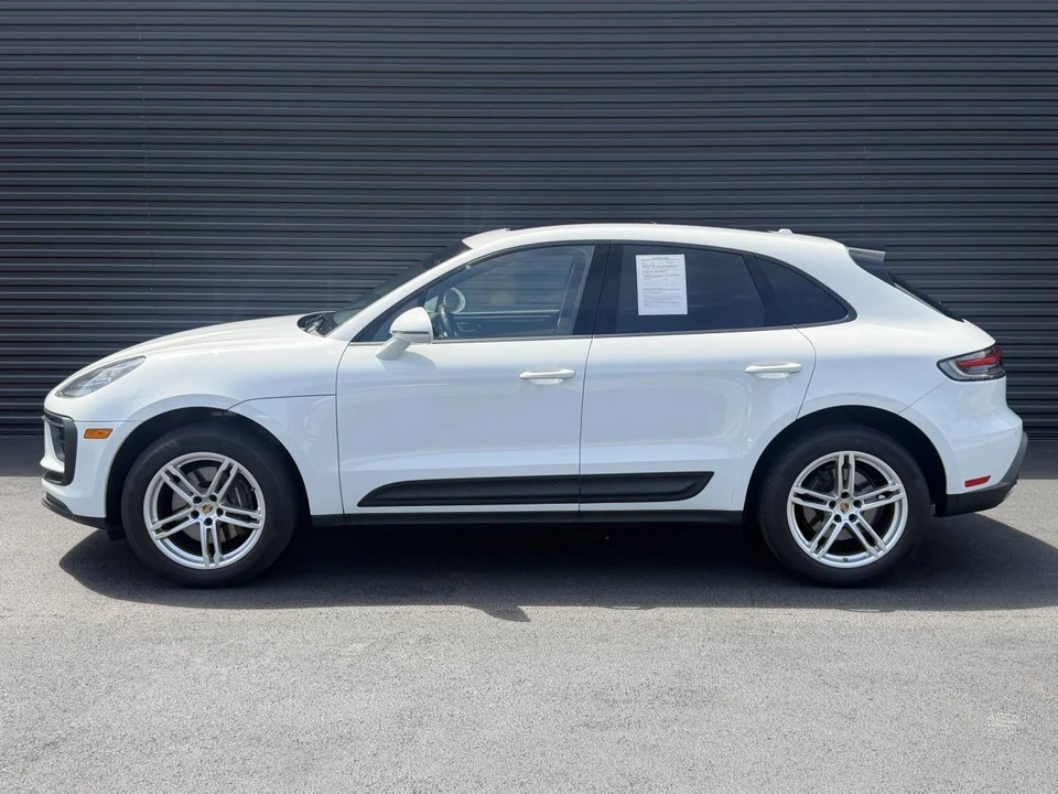 2023 Porsche Macan - Image 2 of 5