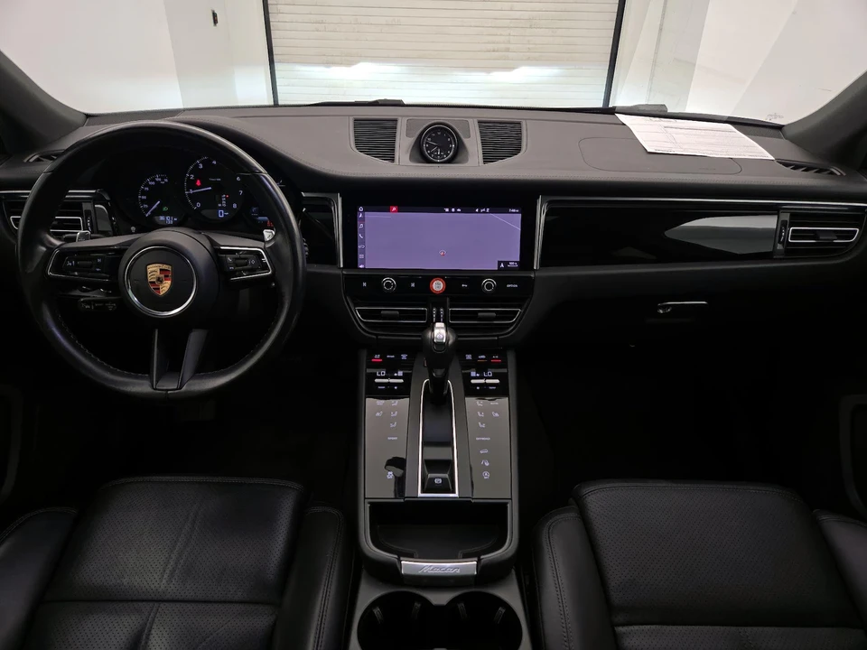 2023 Porsche Macan - Image 10 of 28