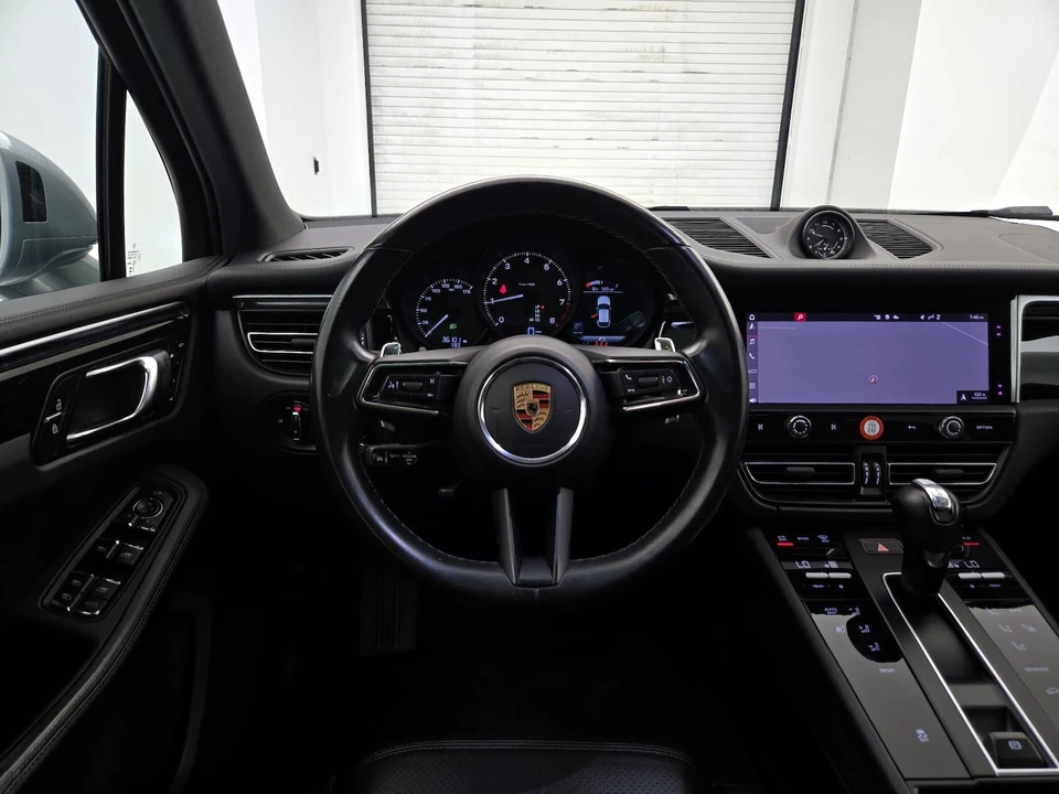 2023 Porsche Macan - Image 11 of 28