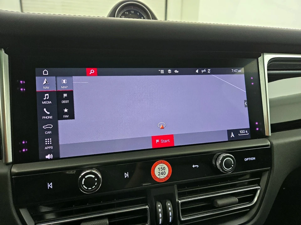2023 Porsche Macan - Image 15 of 28