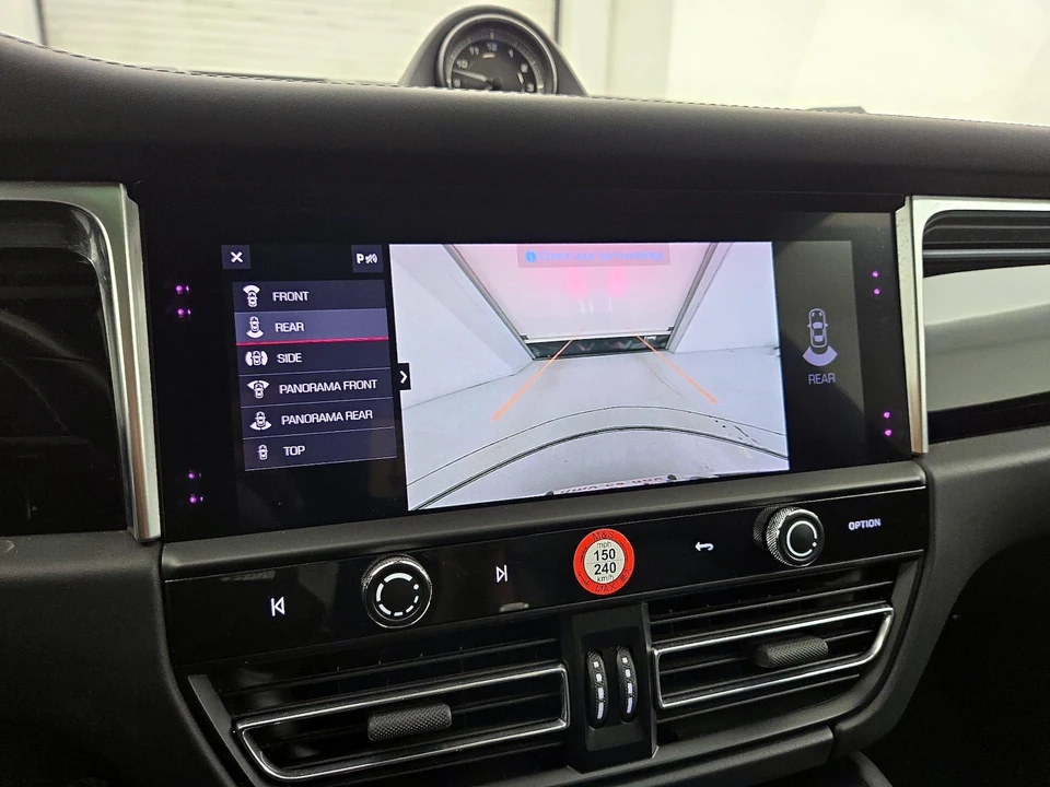 2023 Porsche Macan - Image 16 of 28