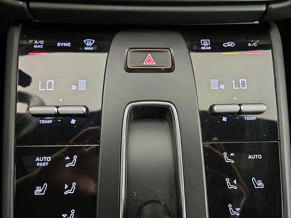 2023 Porsche Macan - Image 18 of 28