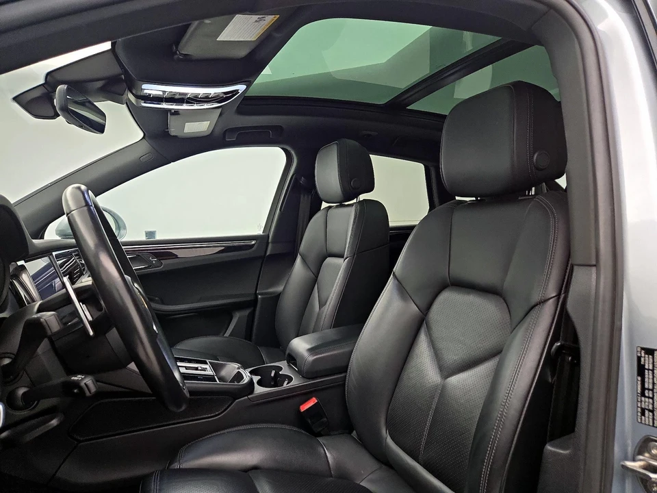 2023 Porsche Macan - Image 21 of 28
