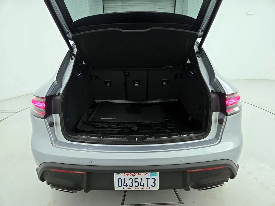 2023 Porsche Macan - Image 23 of 28