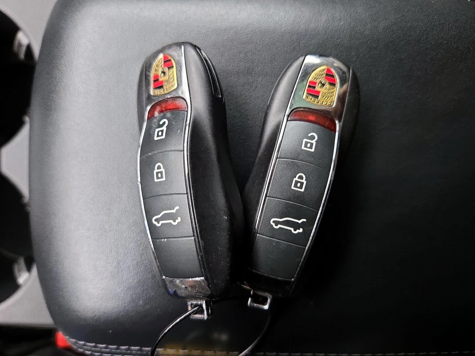 2023 Porsche Macan - Image 25 of 28