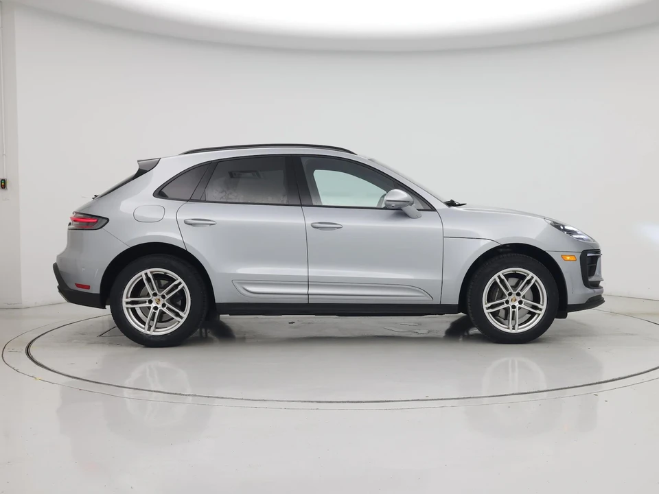 2023 Porsche Macan - Image 8 of 28